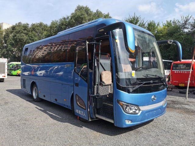 De gebruikte Hogere Bussen van Toyota voor Zetels van de Aandrijvingsmini car kinglong bus coach XMQ6802 35 van Filippijnen Hiace de Rechtse