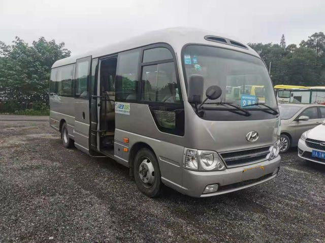 11 van de zetelsbus de Gebruikte Mini Bus CHM6710 Goede Voorwaarde van Bus Max Diesel Tank Engine Dimensions Hyundai Oorsprong