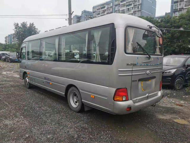 11 van de zetelsbus de Gebruikte Mini Bus CHM6710 Goede Voorwaarde van Bus Max Diesel Tank Engine Dimensions Hyundai Oorsprong