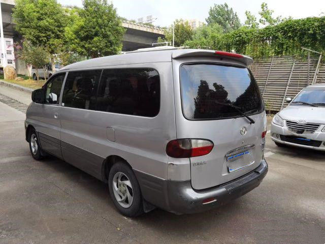 Gebruikte het Merkhoogte van Voertuigjianghuai - de kwaliteit HFC6518 maakte in China 7 Zetels Mini Cars