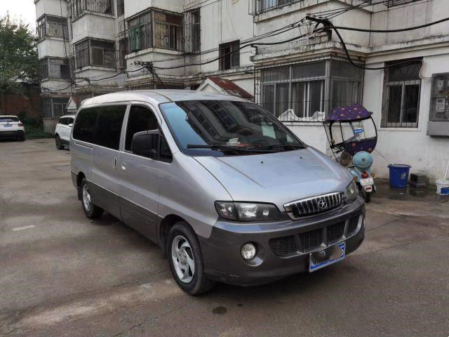 Gebruikte het Merkhoogte van Voertuigjianghuai - de kwaliteit HFC6518 maakte in China 7 Zetels Mini Cars