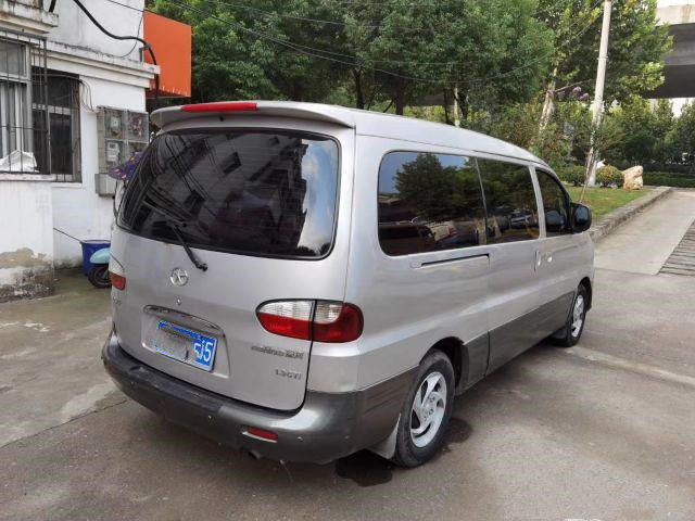 Gebruikte het Merkhoogte van Voertuigjianghuai - de kwaliteit HFC6518 maakte in China 7 Zetels Mini Cars