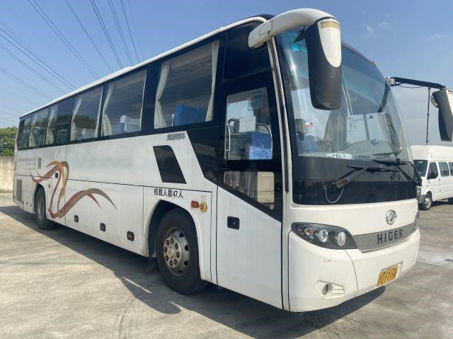 Dubbele deuren gebruikt 47 zitplaatsen Higer touringcars gebruikt LHD KLQ6115 Yuchai-motor