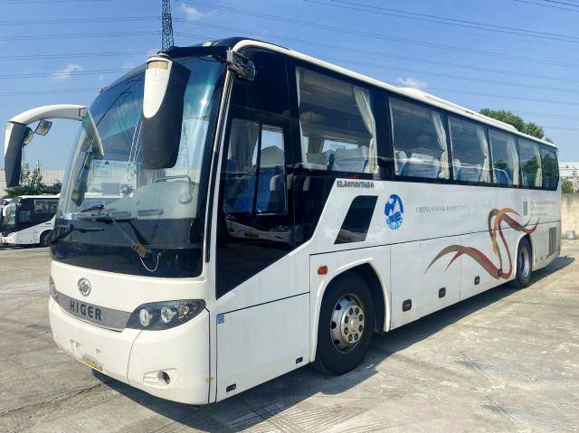 Dubbele deuren gebruikt 47 zitplaatsen Higer touringcars gebruikt LHD KLQ6115 Yuchai-motor