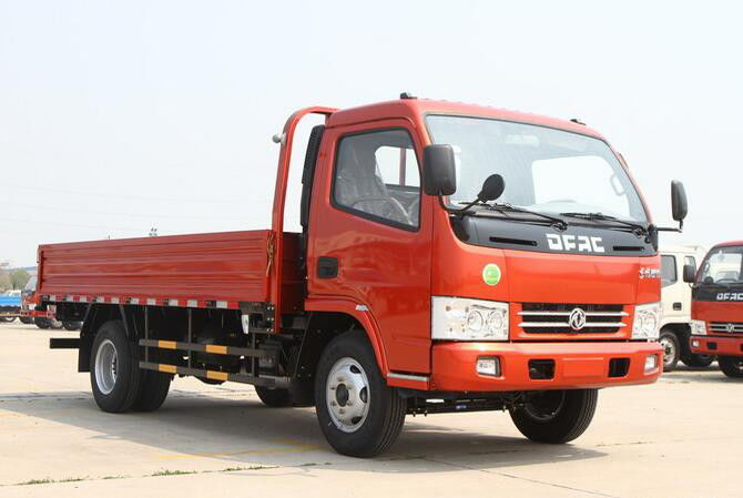 Tweede Hand Dongfeng 4 van de de Aandrijvingsemmer van Ton Cargo Truck 4x2 van de Lichte het Jaar 2017 de Plichtsvrachtwagen LHD