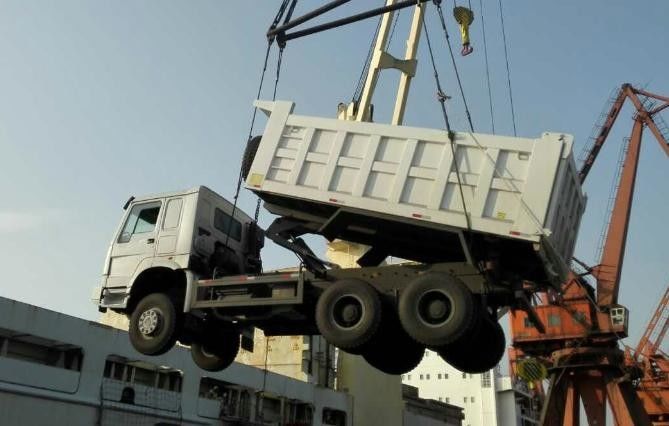 Gloednieuwe de Stortplaatsvrachtwagen van HOWO 8x4 371HP 25CBM voor Mijnbouwvervoer