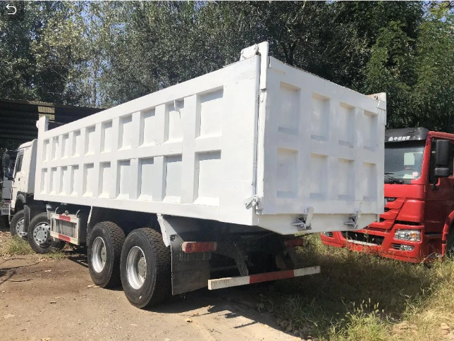De gebruikte Multi van de de Vrachtwagen8x4 Aandrijving van Kleurenhowo Drump Wijze Sinotruk Howo 375Hp Tipper Truck