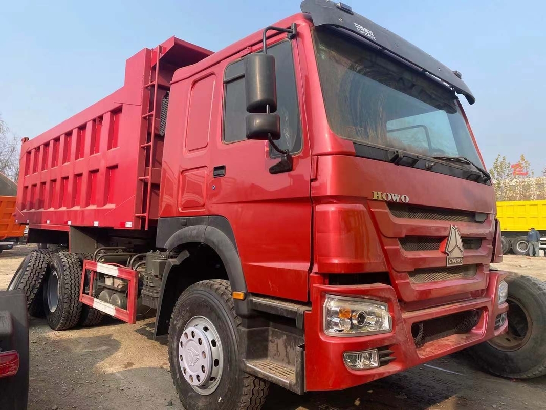Gebruikte Howo-Stortplaatsvrachtwagen 6*4 die Modelright hand driving-Manierwd615.47 Euro 2 drijven