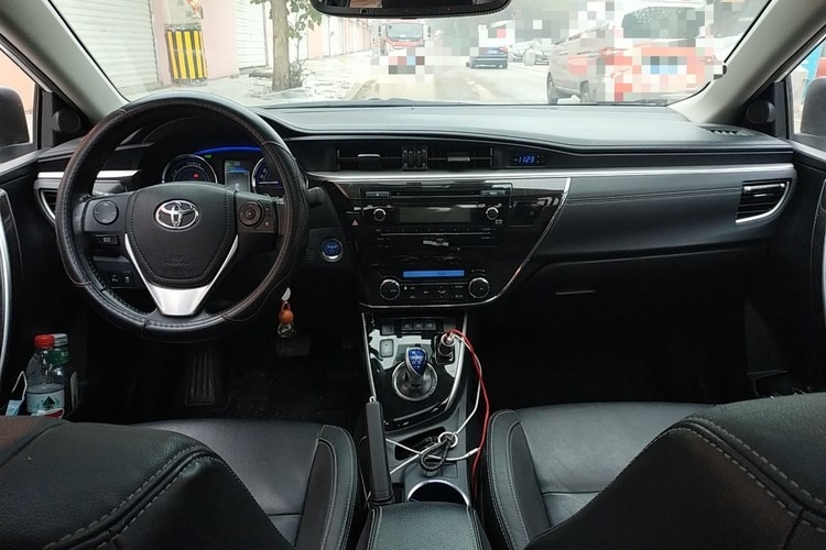 De gebruikte Corolla-Elektroauto's van de Autohoge snelheid met Corolla 2021 1.2T s-CVT bereiden 5 Zetels Witte Kleur 4 de Auto van de Deuren de wegSedan