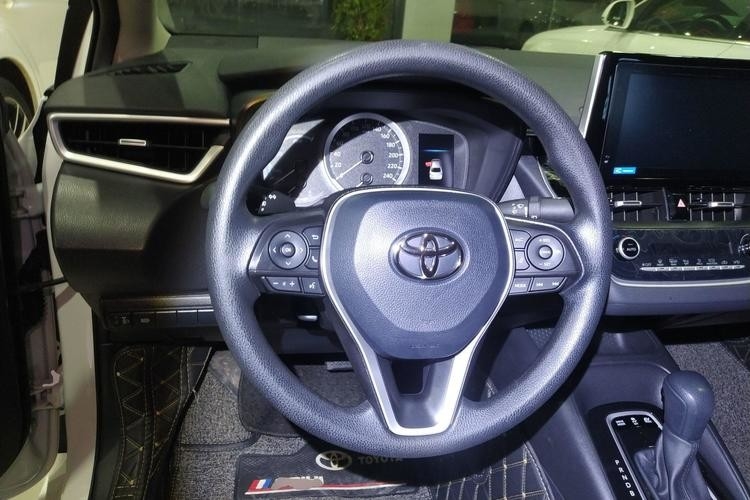 Het gebruikte Corolla-Voertuig van Autonew energy met Corolla 20191.2T s-CVT bereidt 5 Zetels Witte Kleur 4 de Auto van de Deuren de wegSedan