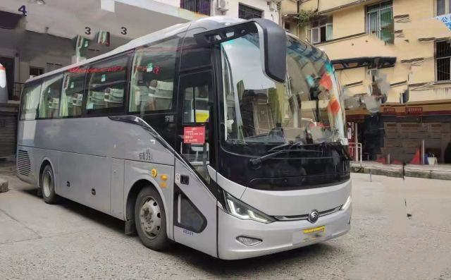 Yutong Gebruikte Buszk6907 Bus Bus Luxury van 2021 39 Diesel van de Busprijzen van Zetelsyutong Luchtkussenchassis