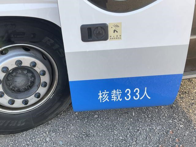 2 as Gebruikte de Busluxe 33 van Passanger Yutong Dubbel de Deurenluchtkussen van de Zetelsmotor