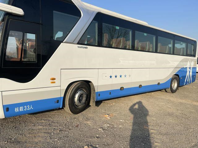 2 as Gebruikte de Busluxe 33 van Passanger Yutong Dubbel de Deurenluchtkussen van de Zetelsmotor