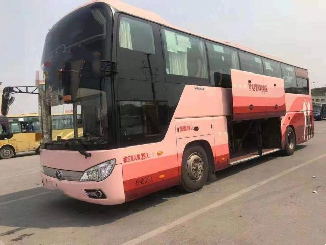 Het stedelijke Openbare Vervoer Gebruikte Yutong vervoert de sightseeing Gebruikte Diesel van Buses LHD van de Reisbus EURO per bus V Bussen gebruikte