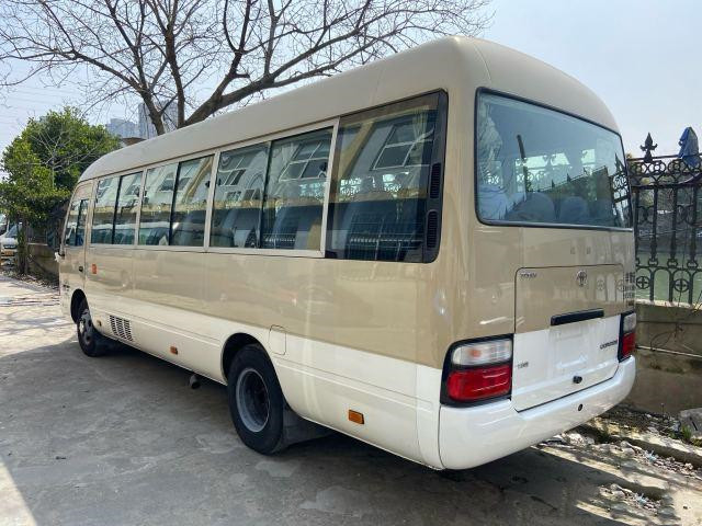 De gebruikte Toyota-Onderlegger voor glazen Mini Bus in het jaar van 2011 gebruikte van de Diesel de Hand In werking gestelde Bus Deurbussen Gebruikte Luxe met 23 Zetels