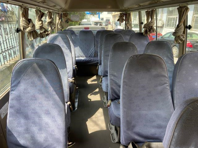 De gebruikte Toyota-Onderlegger voor glazen Mini Bus in het jaar van 2011 gebruikte van de Diesel de Hand In werking gestelde Bus Deurbussen Gebruikte Luxe met 23 Zetels