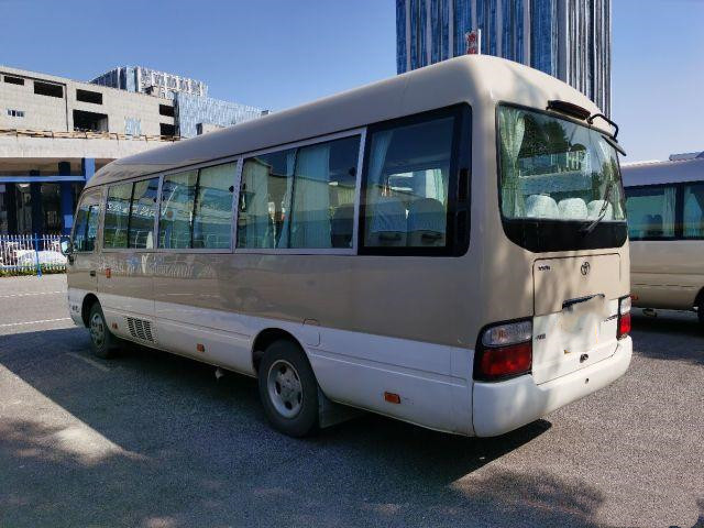 De Gebruikte Bus van Toyota Onderlegger voor glazen met Volledig Materiaal 20 de Zetels Gebruikte van het het Jaar Glijdende Venster van Mini Bus In 2012 Bus van de Benzinemunual