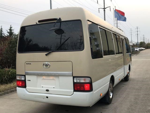 De tweedehandse Toyota-de Benzinebus van de Onderlegger voor glazenbus 3TR gebruikte 23 Zetels Mini Buses in het Jaargebruik van 2013