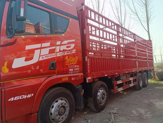 FAW Gebruikte die 8x4 18 Ton Cargo Trucks With 12wheels voor Ladingsgebruik in goede staat wordt gebruikt