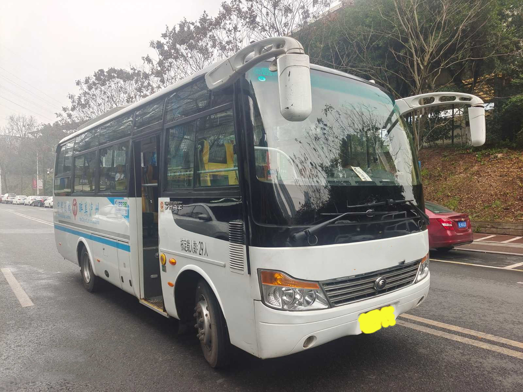 Gebruikt Yutong-Merk ZK6761 in van de Diesel van 2017 de Jaar Gebruikte LHD Bussen Witte Openbare Bus Gebruikte Motor EURO V 29 Zetels van Yuchai