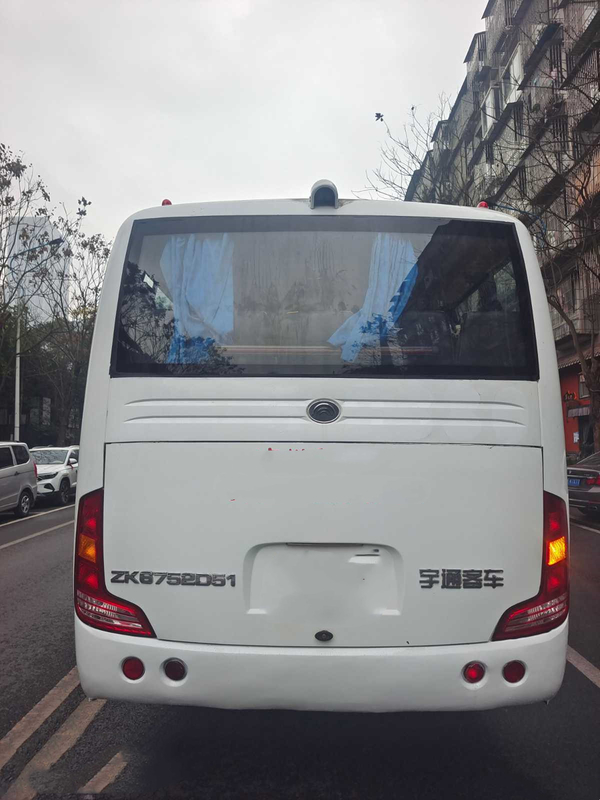 Gebruikt Yutong-Merk ZK6761 in van de Diesel van 2017 de Jaar Gebruikte LHD Bussen Witte Openbare Bus Gebruikte Motor EURO V 29 Zetels van Yuchai