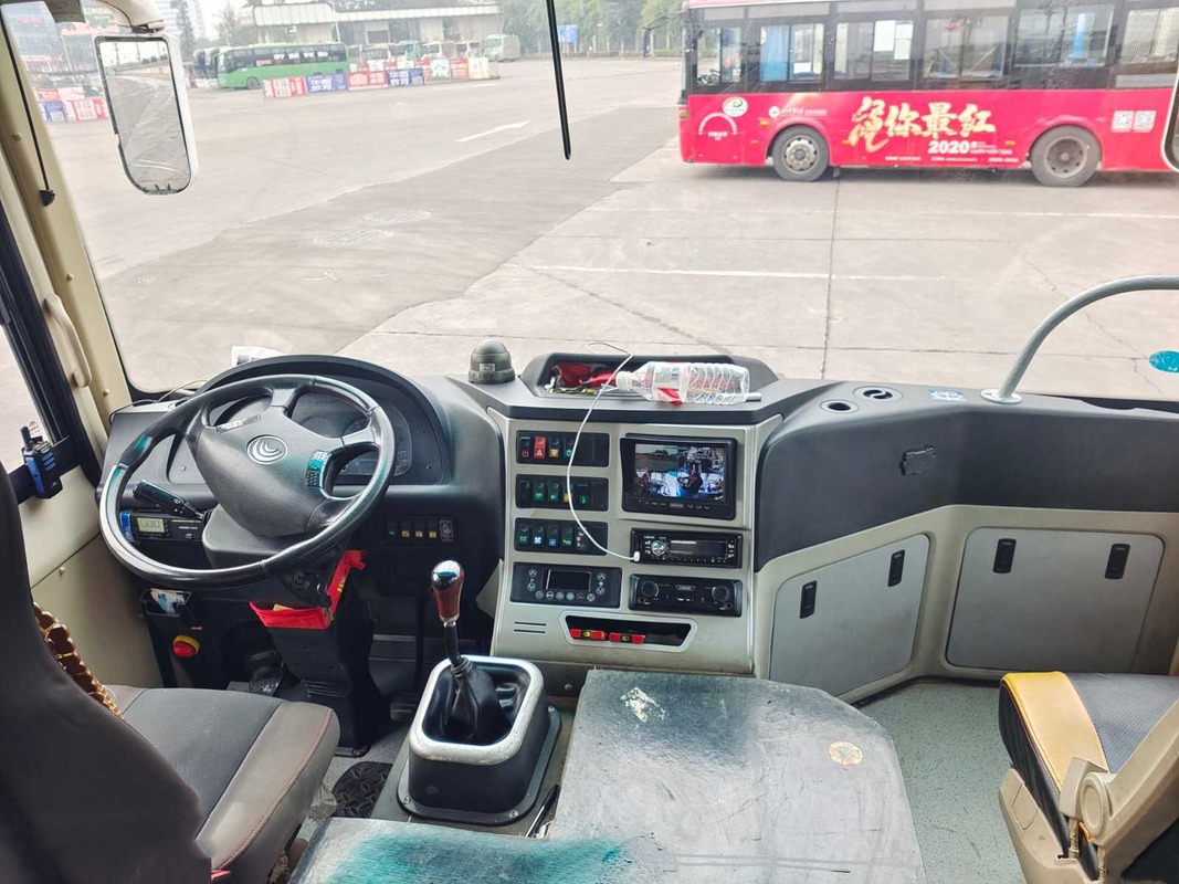 Gebruikt Yutong-Merk ZK6761 in van de Diesel van 2017 de Jaar Gebruikte LHD Bussen Witte Openbare Bus Gebruikte Motor EURO V 29 Zetels van Yuchai
