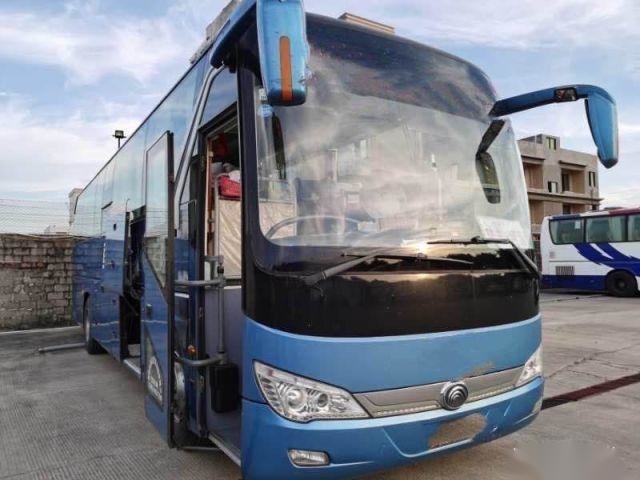 De linkerleiding Yutong 49 de Handbus van Seat ZK6110 tweede verliet Leiding Twee Deuren Achtermotor