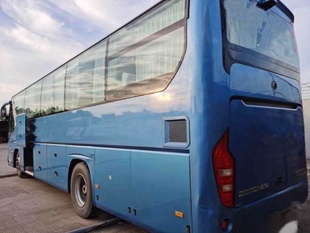 De linkerleiding Yutong 49 de Handbus van Seat ZK6110 tweede verliet Leiding Twee Deuren Achtermotor
