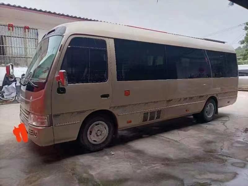 2013 Jaar 30 Zetels Gebruikte Onderlegger voor glazen Bus Gebruikt Mini Bus Toyota Coaster Bus met 15B-Dieselmotor