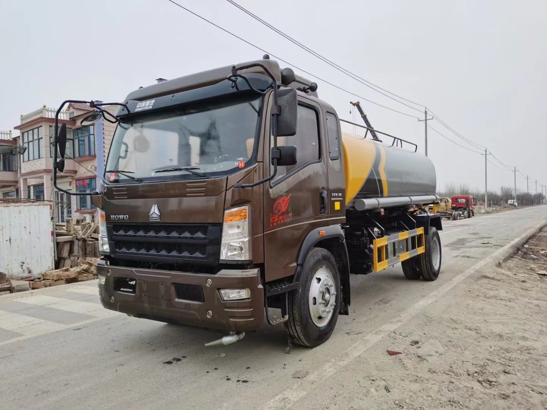 HOWO-de Tanker100000l Cummins Motor 170hp 7.3*2.3*2.7m van het Sproeierwater