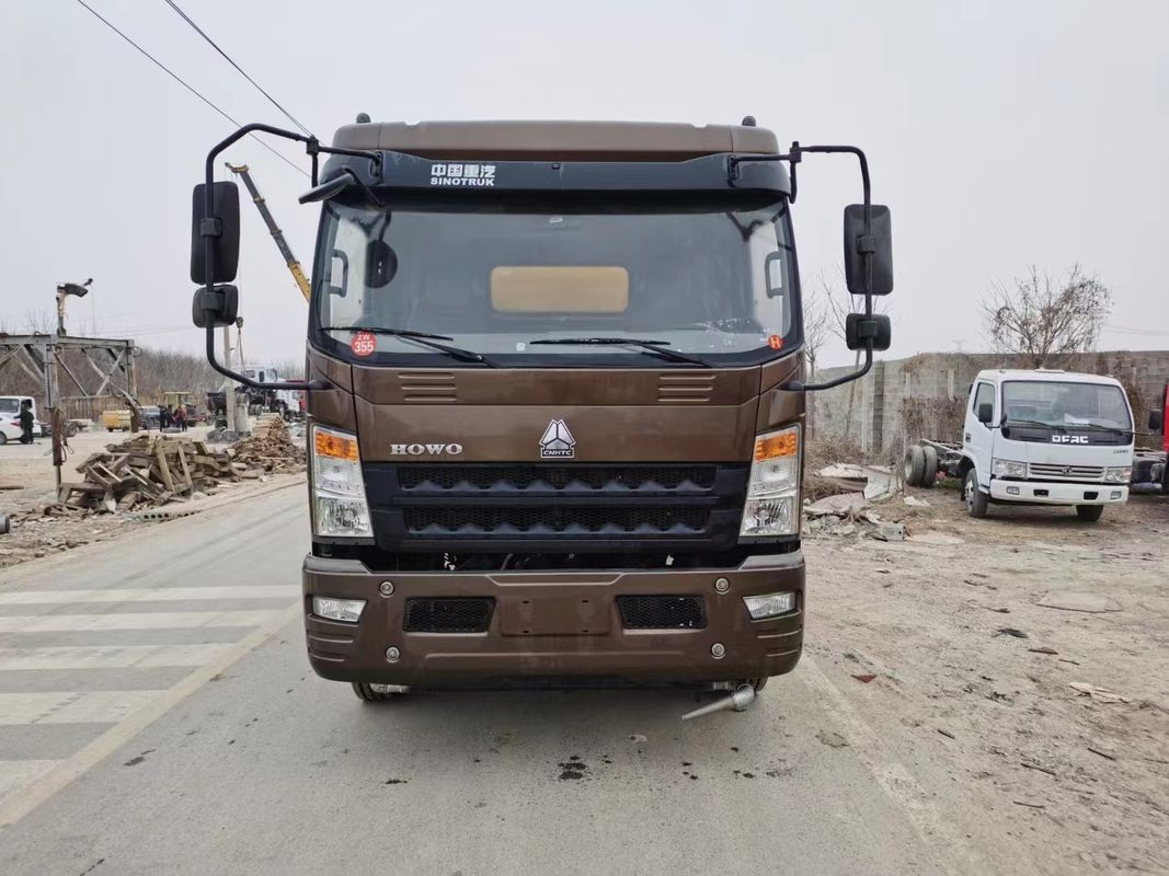 HOWO Sprinkler Water Tanker 100000L Cum-Mins Motor 170 pk 7,3*2,3*2,7m