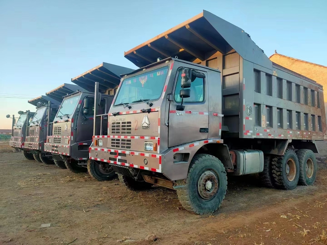 De Chineeshowo Gebruikte Kipwagen van de Stortplaatsvrachtwagen met 430HP-Motor 120 Ton Load Used For Mine