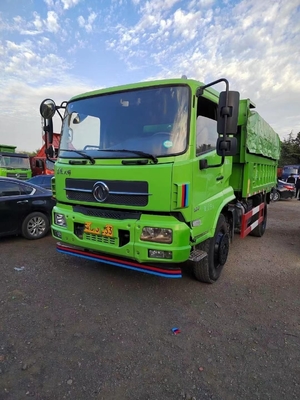 De linker Gebruikte het Merk4x2 Kipwagen van Dongfeng van de Stortplaatsvrachtwagen gebruikte de Lichte Vrachtwagens van de Plichtsstortplaats