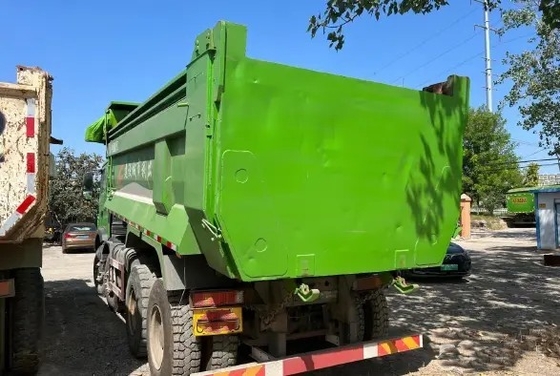 Van de de Vrachtwagenhowo gebruikte de Chineesstortplaats van de tweede Handkipwagen Wijze van de de Vrachtwagen8×4 Aandrijving Dieselmotorvrachtwagen