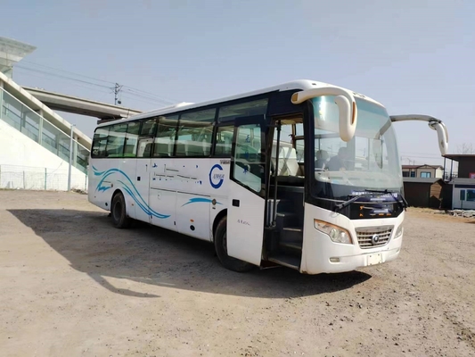 De tweede Hand Microbus 43 Zetels verdubbelt de Buszk6102d Yuchai Motor van Deuren Witte Kleur Gebruikte Yutong