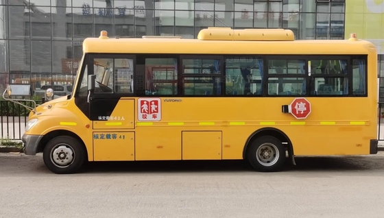Meet aankoop Gebruikte Schoolbus 41 Zetels 7 de Glijdende Bus ZK6729D van Vensters 2de Yutong