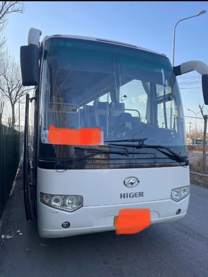 Gebruikte EURO IV 53 Motor 12 van de Passagiersbus van de ZetelsAirconditioner 330hp meet Witte Kleuren 2de Hand KLQ6129