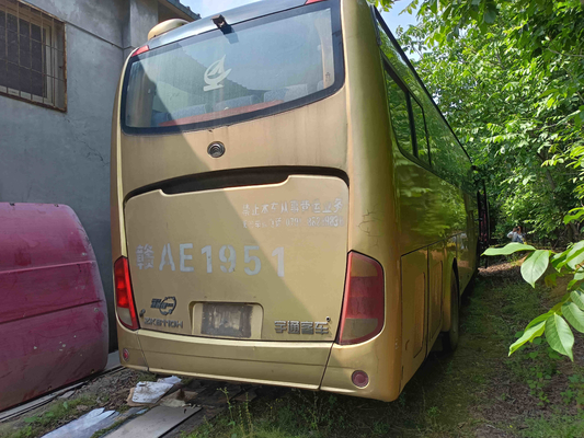 Jong Tong Bus 51 van het Venster EURO III 10,5 Meters de Achtermotor Gebruikte Yutong van de Zetels Gouden Kleur Verzegelende Buszk6110