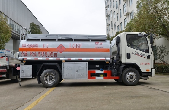 Kleine 5 kubieke gebruikte olietanker 4 * 2 Jiefang brandstof tankwagen dubbele achterbanden