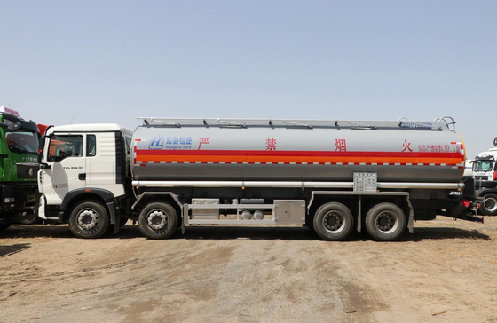 Gebruikte oliecontainer 30000 liter Howo T5G olietanker vrachtwagen 4 assen cabine met sleeper