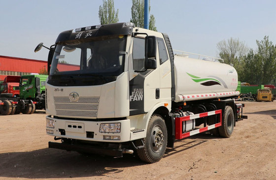 Truck sprinkler 4500mm wielbasis FAW J6L water tank 11000 liter handgeschakelde transmissie