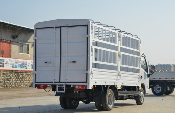Kleine vrachtwagens SAIC lichte vrachtwagen hekdoos 4 meter eenastig dieselmotor 95 pk