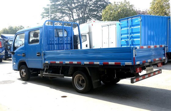 vrachtwagens in Ghana Lichte SAIC vrachtwagen 2 rijen zitplaatsen Flat bed box 2300cc motorcapaciteit