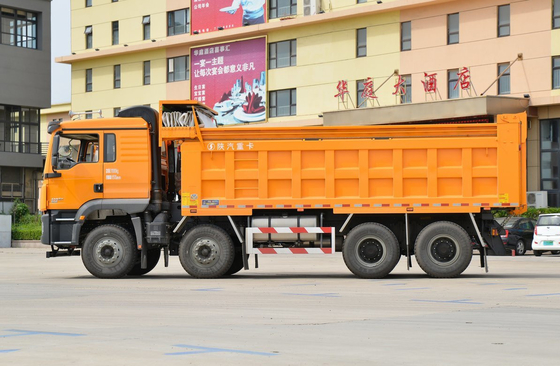 Shacman 8*4 Gebruikte 40 ton vrachtwagen voor M3000 snelwegvervoer 12 banden snelle versnellingsbak