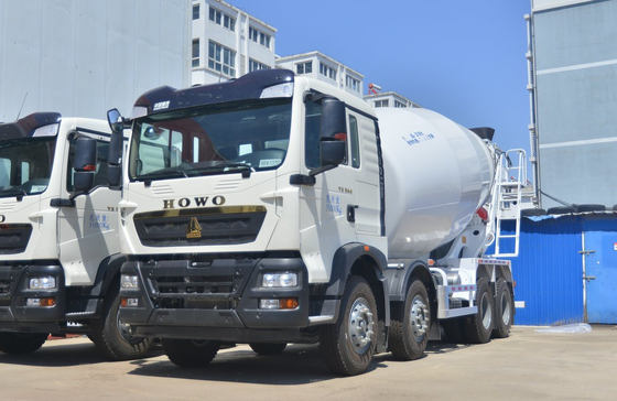 Gepersonaliseerde zware mixer truck 8 kubieke Sinotruck Howo T7 cementmixer met 10-speend versnelling