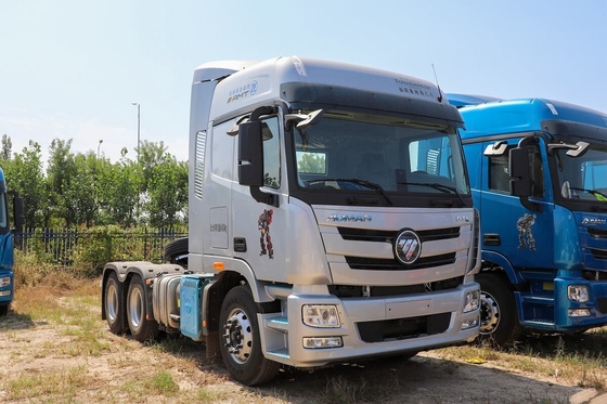 Gebruikte tractorkop Commins motor 6x4 Tractor unit Foton Auman zilver Euro 6 emissie langeafstandsvervoer