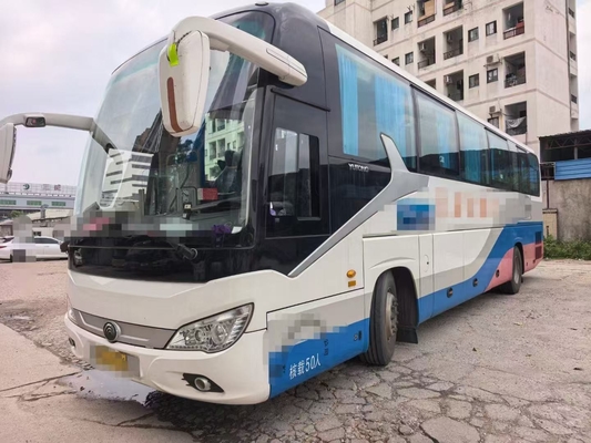 Sterke kracht Commerciële gebruikte bus ZK6120 Uitstekende staat 50 zitplaatsen Schone dashboard Diesel motor