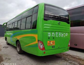 De linkerkant drijft Groene Bus 35 van de Tweede Handtoerist Seat-Diesel Euro IV 8045mm Lengte