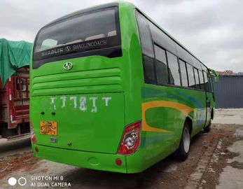De linkerkant drijft Groene Bus 35 van de Tweede Handtoerist Seat-Diesel Euro IV 8045mm Lengte
