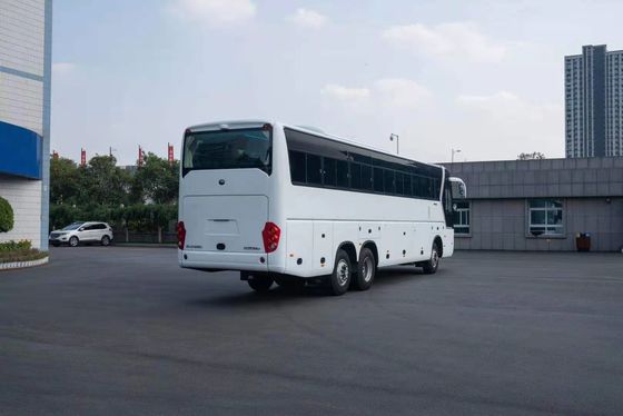Gloednieuwe Yutong-Bus ZK6126 Dubbel Axle With 58 Zetels Witte Kleur in Bevorderings Achtermotor